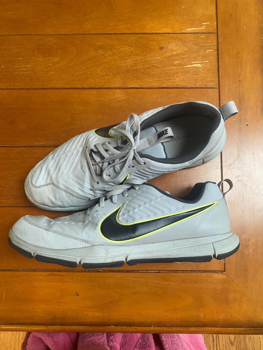 Nike Men’s Light Gray Athletic Sneakers with Black & Yellow Swoosh  golf shoes